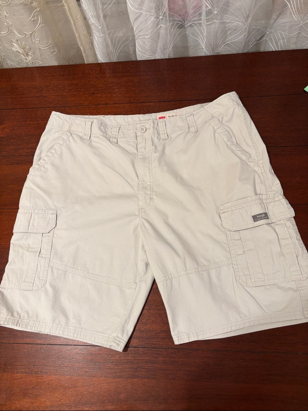Wrangler Men's Cargo Shorts in Light Beige - Comfortable Everyday Style Size 44
